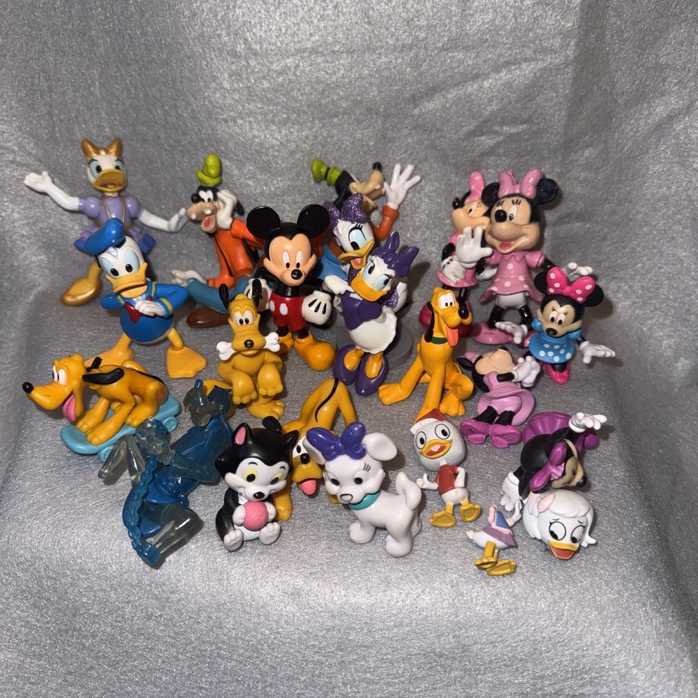Lot of 22 Disney Mickey & Minnie Mouse and friends Figures-see Description